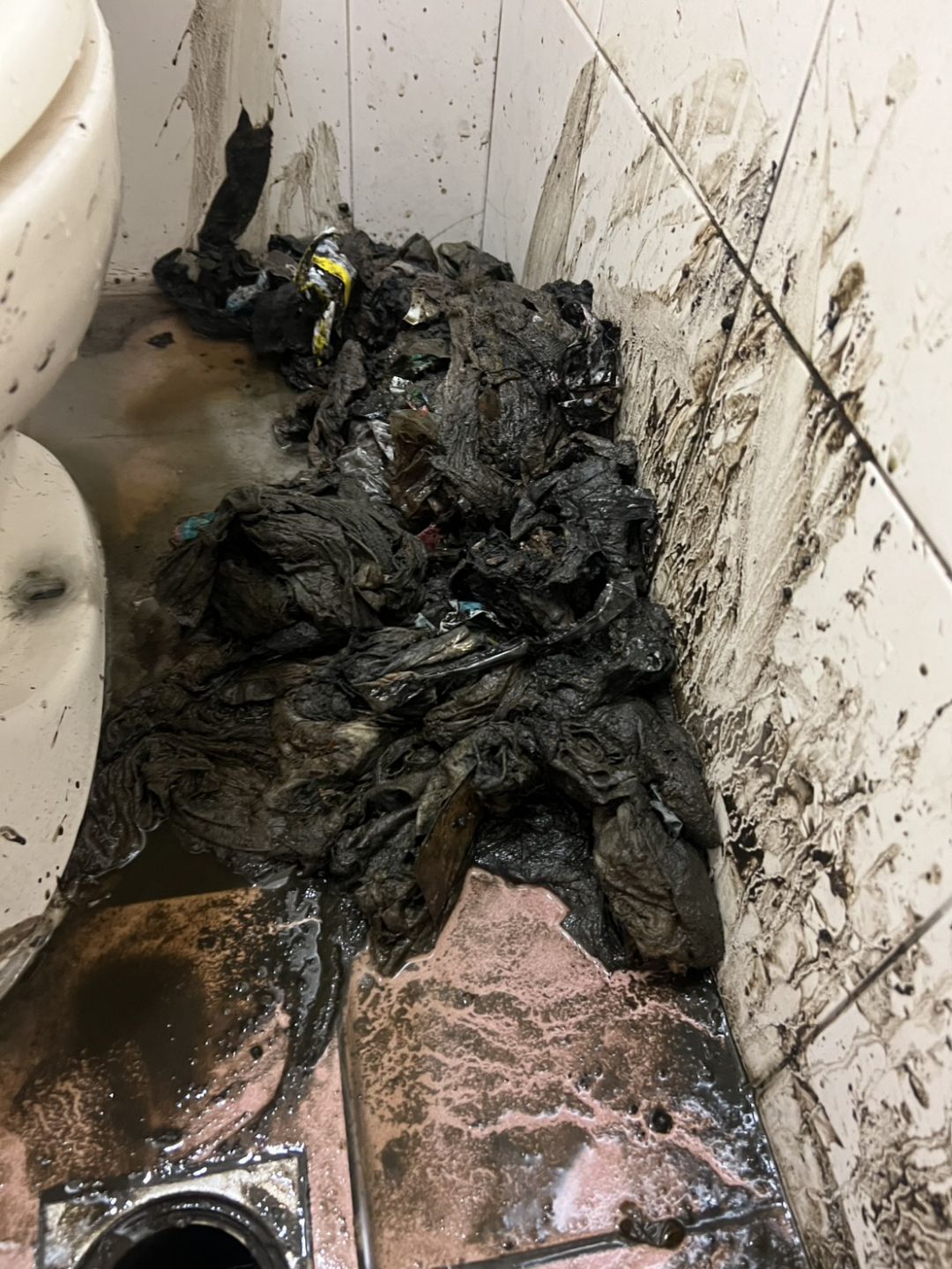 化糞池內濕紙巾堵塞